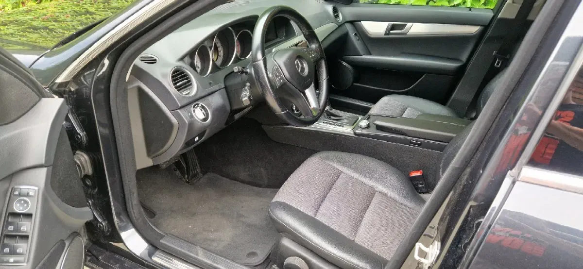 Mercedes-Benz C-Class 2011 photo 3