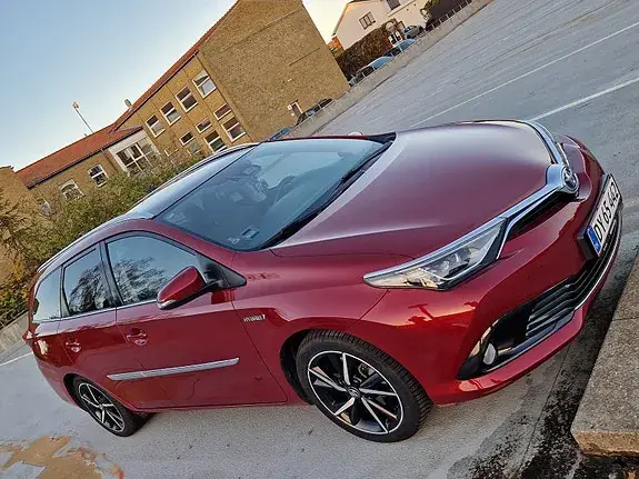 Toyota Auris 2017 photo 2