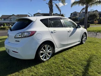 Mazda Axela 2010 photo 4