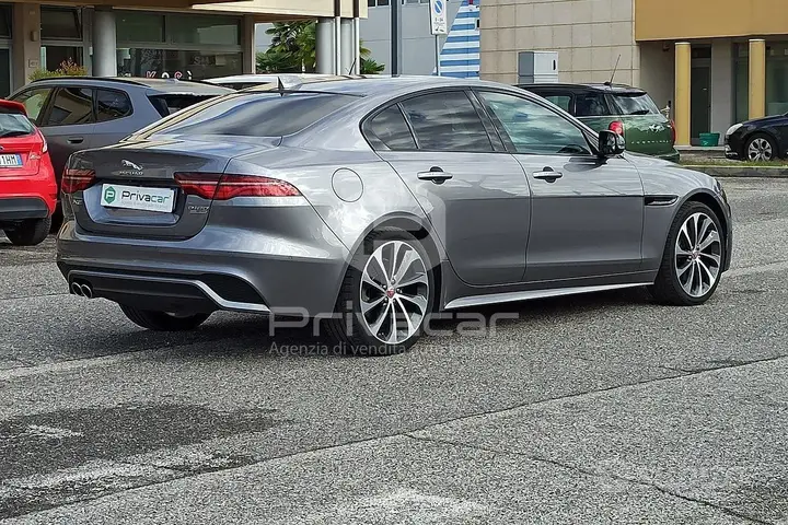 Jaguar Xe 2019 photo 4