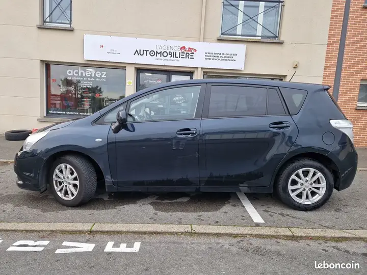 Toyota Verso 2012 photo 2
