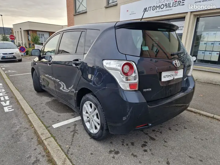 Toyota Verso 2012 photo 3