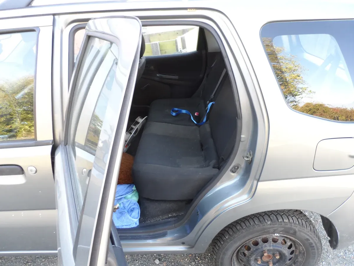 Subaru Justy 2005 photo 3