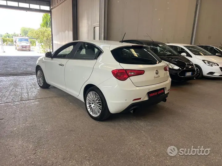Alfa Romeo Giulietta 2011 photo 3