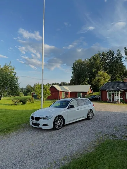 BMW 318D 2014 photo 2