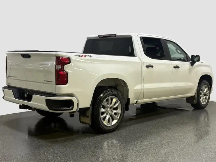 Chevrolet Silverado 2024 photo 3