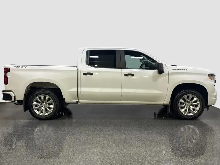 Chevrolet Silverado 2024 photo 2