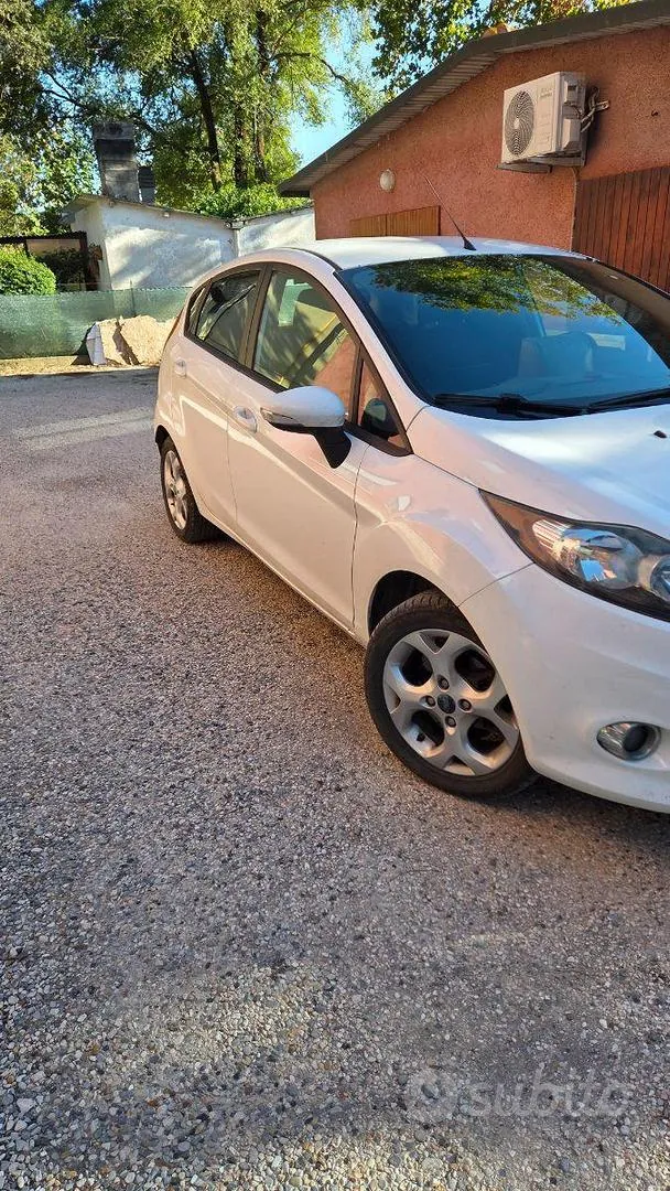 Ford Fiesta 2012 photo 4