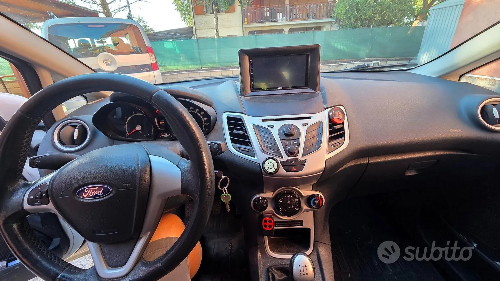 Ford Fiesta 2012 photo 3