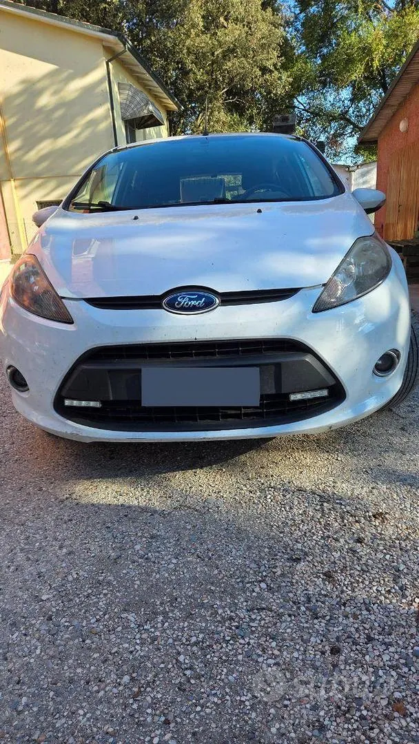 Ford Fiesta 2012 photo 2