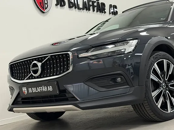 Volvo V60 Cross Country 2019 photo 2