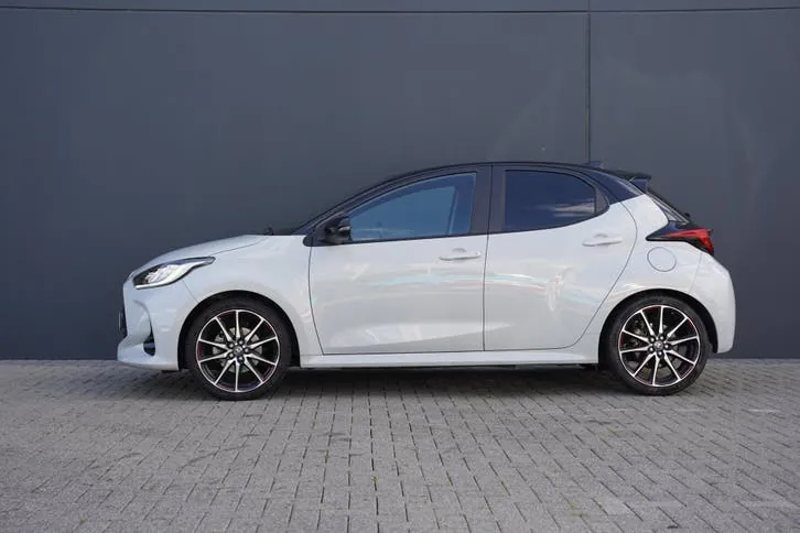 Toyota Yaris 2023 photo 3