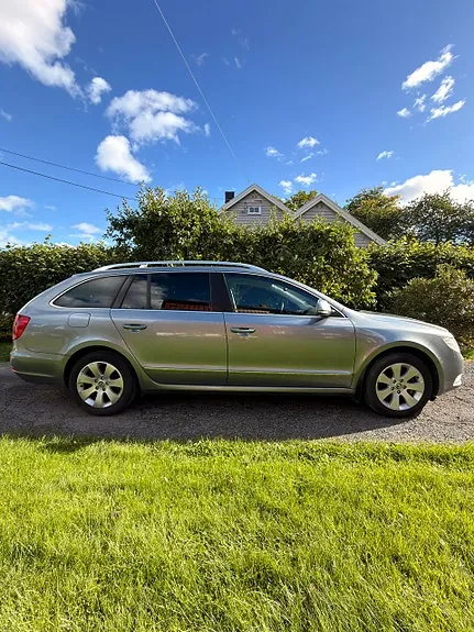 Skoda Superb 2013 photo 4