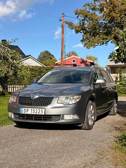 Skoda Superb 2013 photo 2