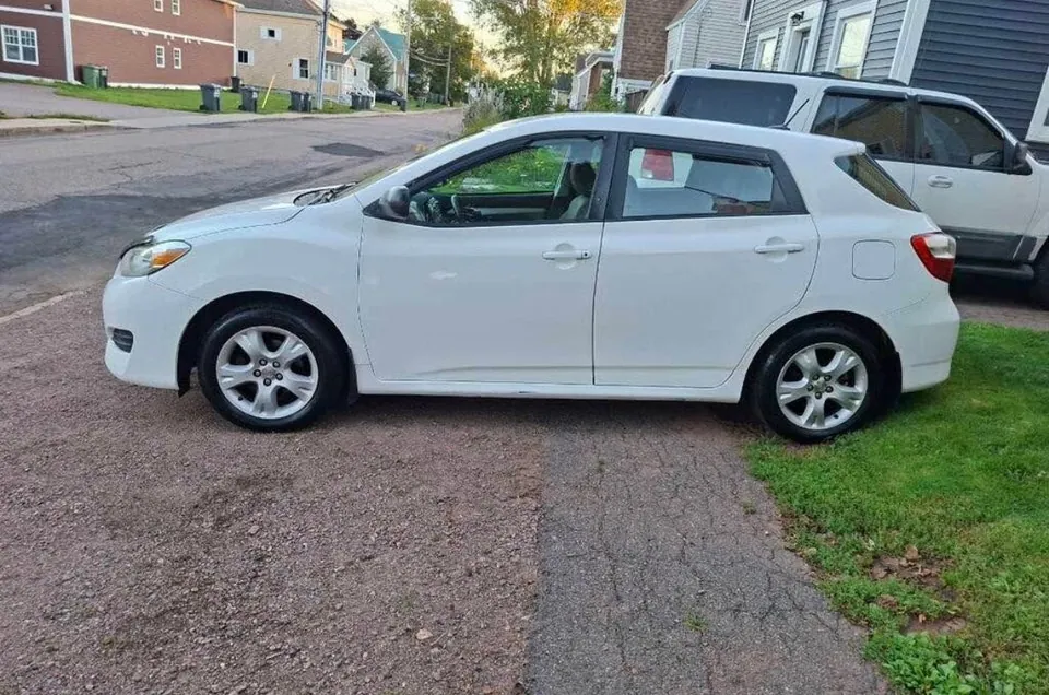 Toyota Matrix 2011 photo 2