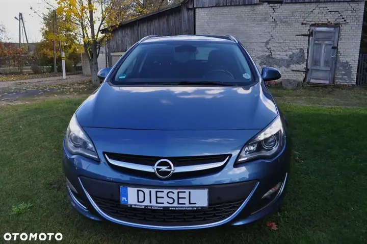 Opel Astra 2013 photo 2