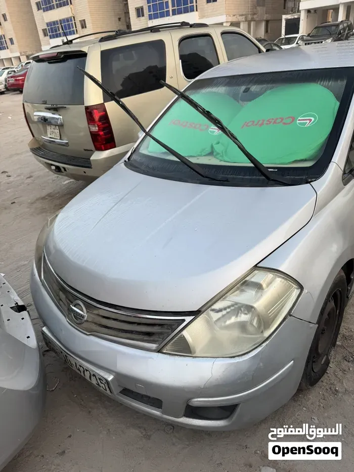 Nissan Tiida 2011 photo 4