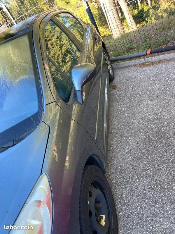 Peugeot 207 2006 photo 3