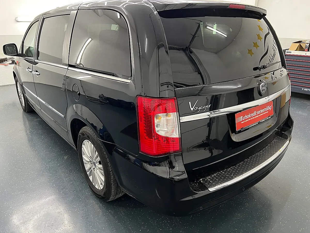 Lancia Voyager 2014 photo 3