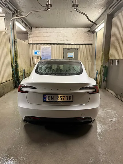 Tesla Model 3 2025 photo 5