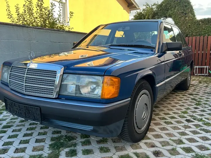 Mercedes-Benz 190E
