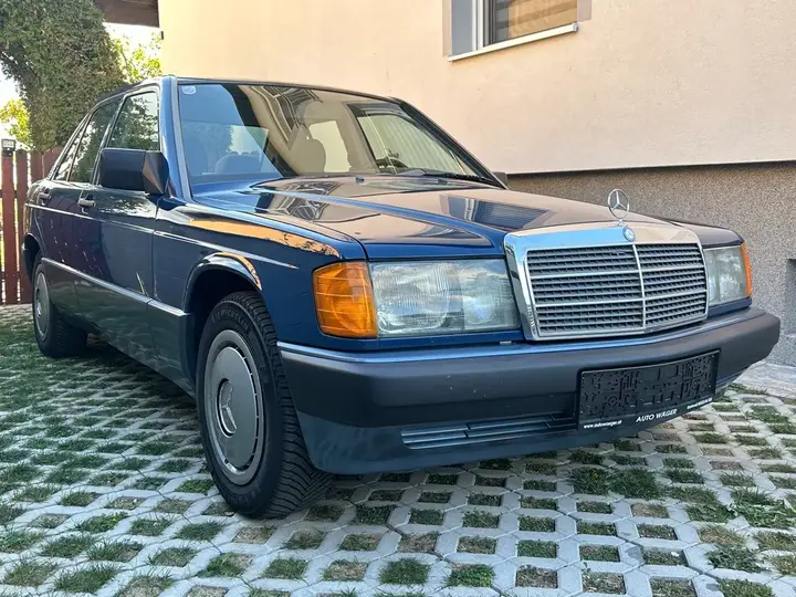 Mercedes-Benz 190E 1990 photo 2