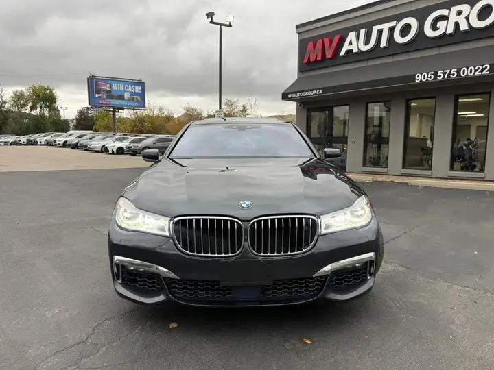 BMW 7 Series 2016 photo 2