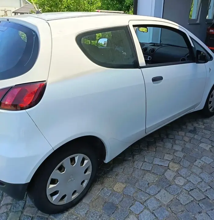 Mitsubishi Colt 2011 photo 3