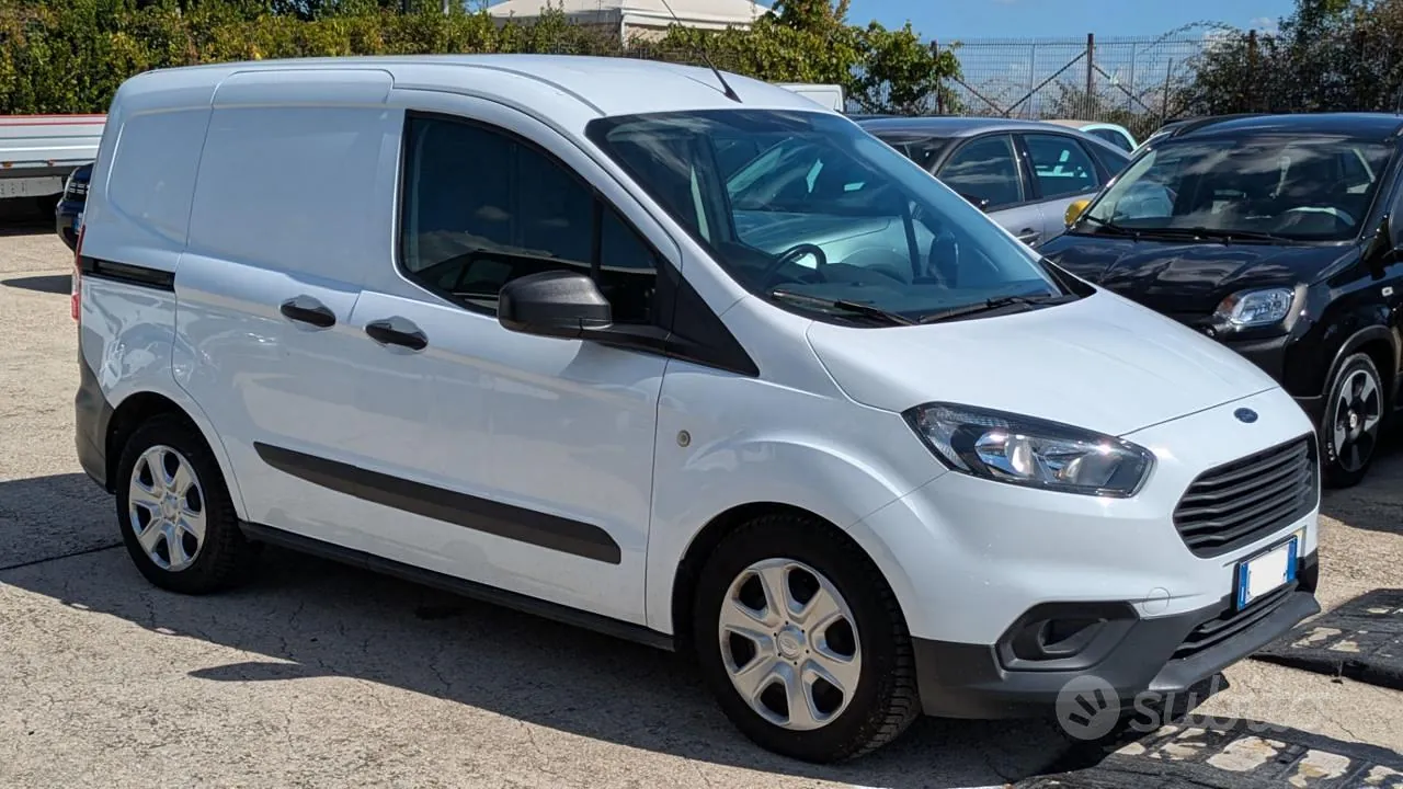 Ford Transit Courier 2023 photo 2