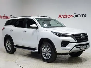 Toyota Fortuner 2023 photo 2