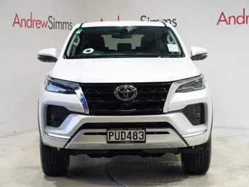 Toyota Fortuner 2023 photo 4