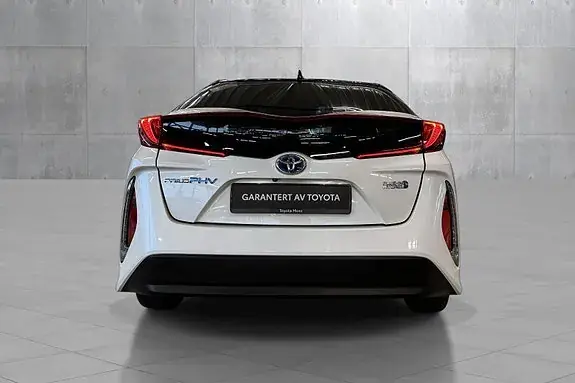Toyota Prius Plug-In Hybrid 2017 photo 4