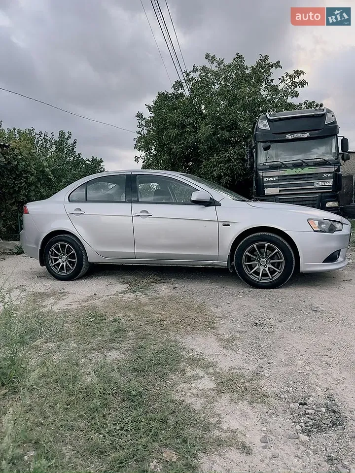 Mitsubishi Lancer 2012 photo 3