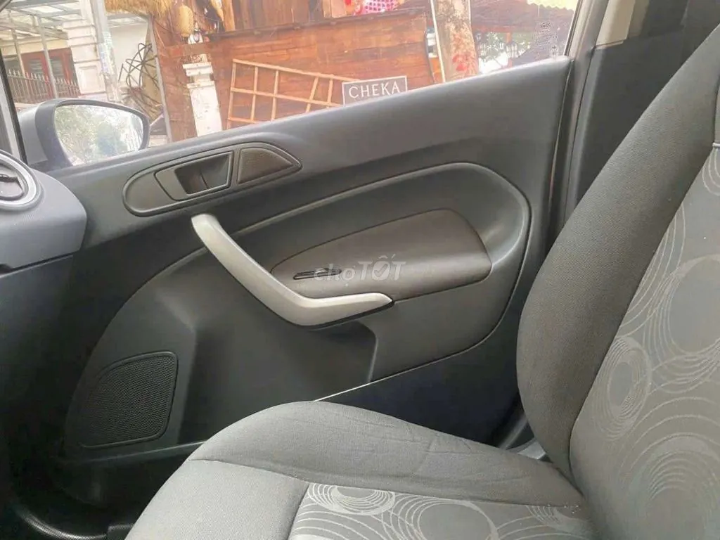 Ford Fiesta 2011 photo 3
