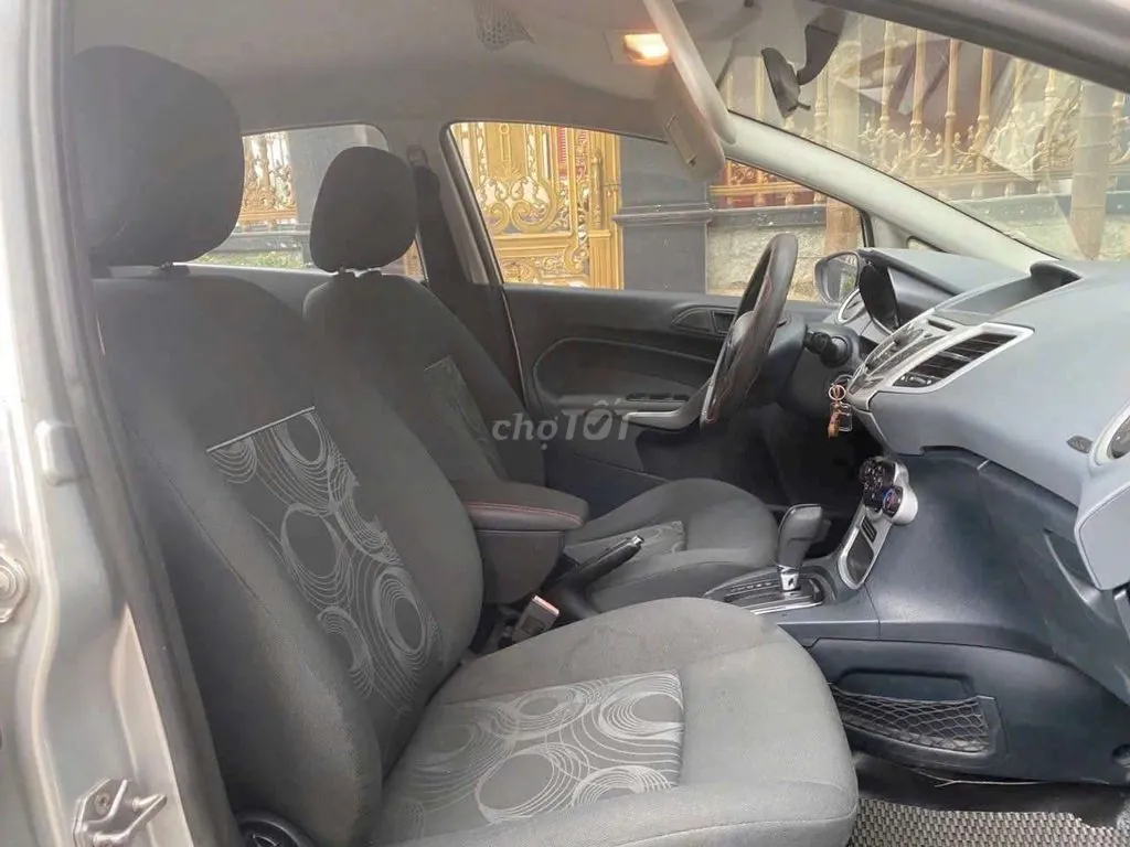 Ford Fiesta 2011 photo 4