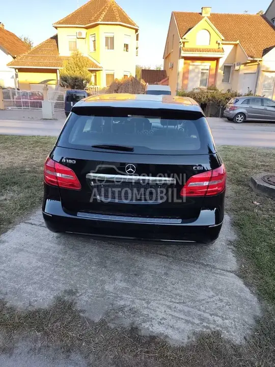 Mercedes-Benz B 180 2014 photo 4