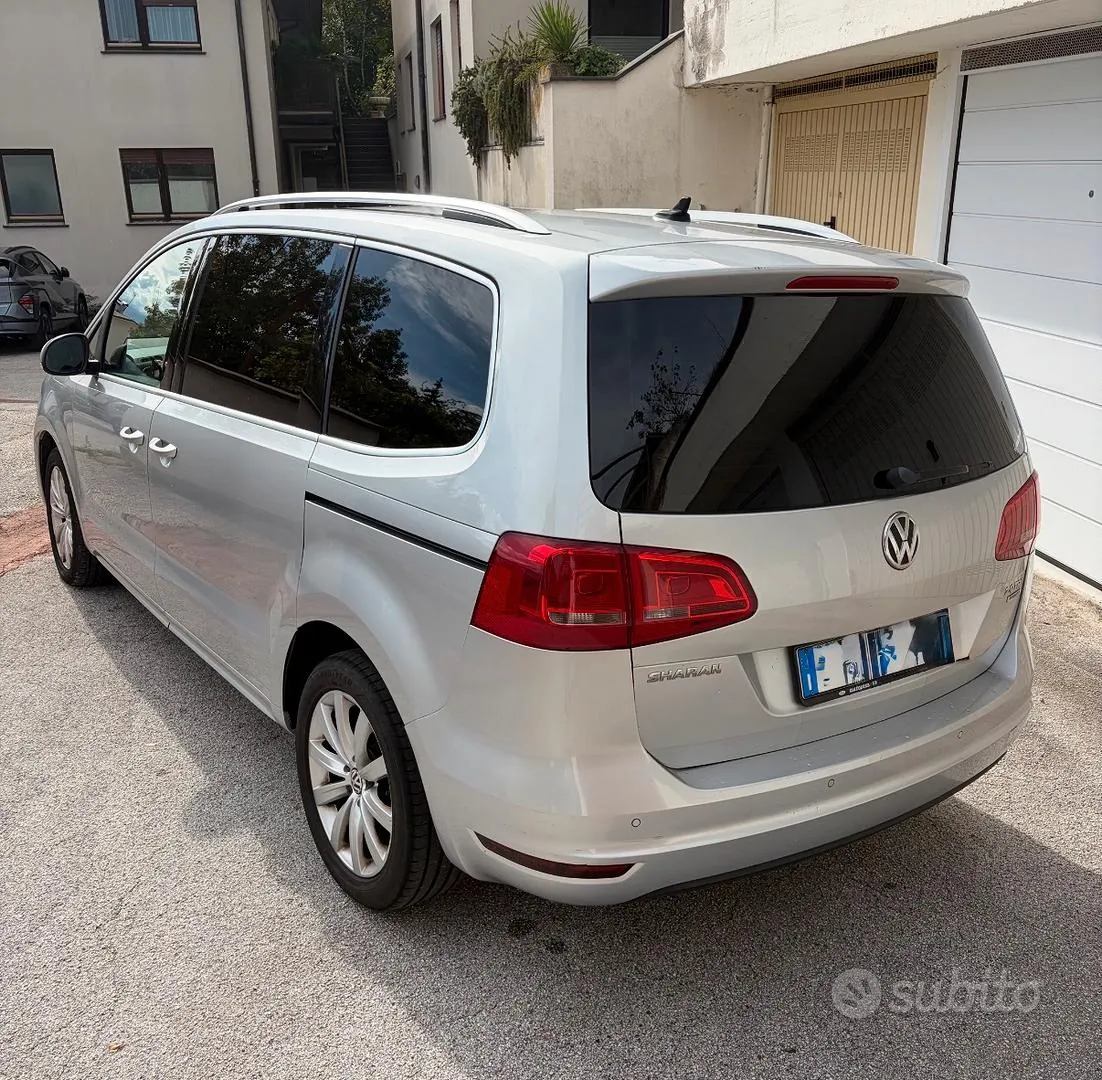Volkswagen Sharan 2012 photo 2