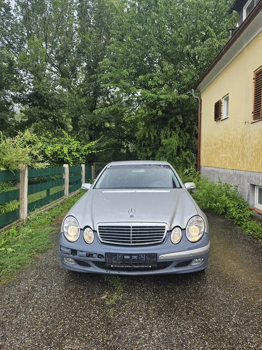 Mercedes-Benz Eklasse 2004 photo 2