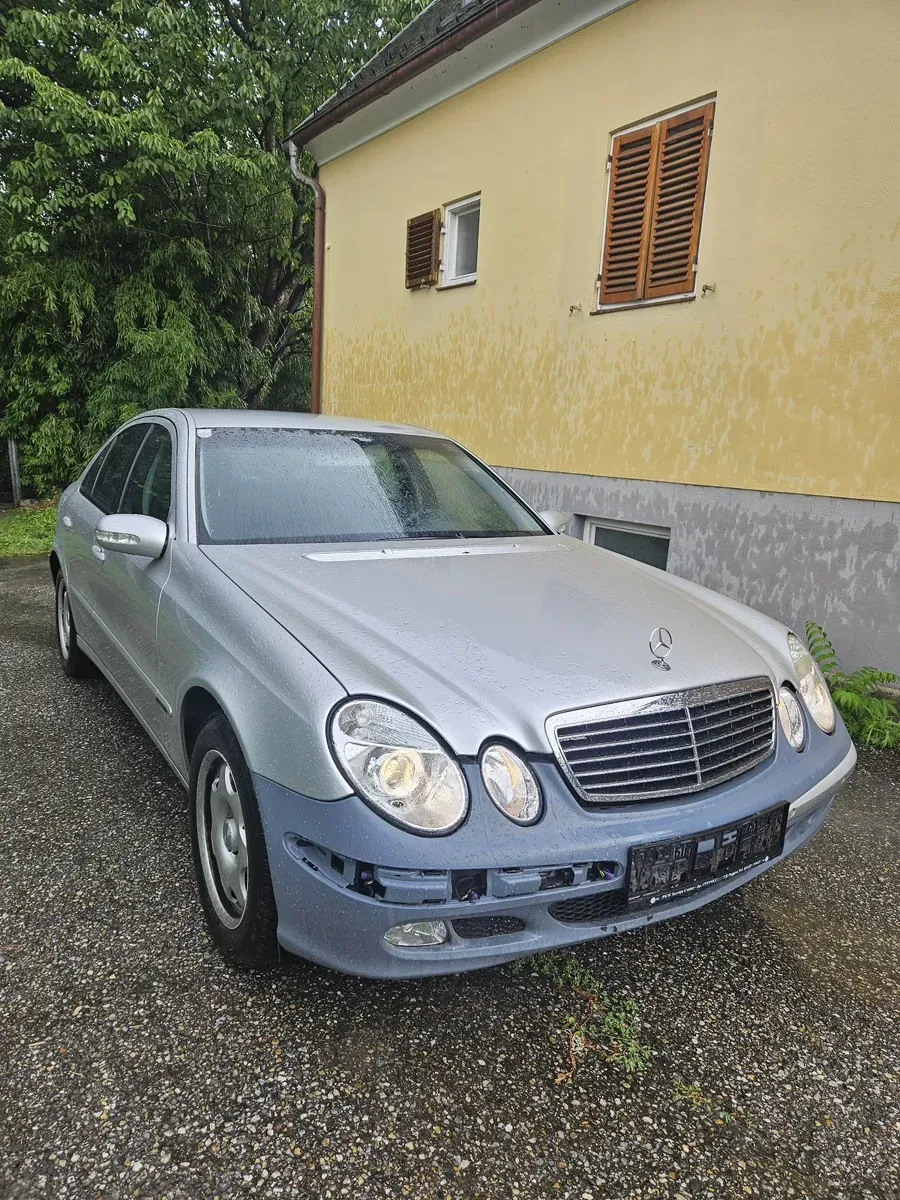 Mercedes-Benz Eklasse 2004 photo 3