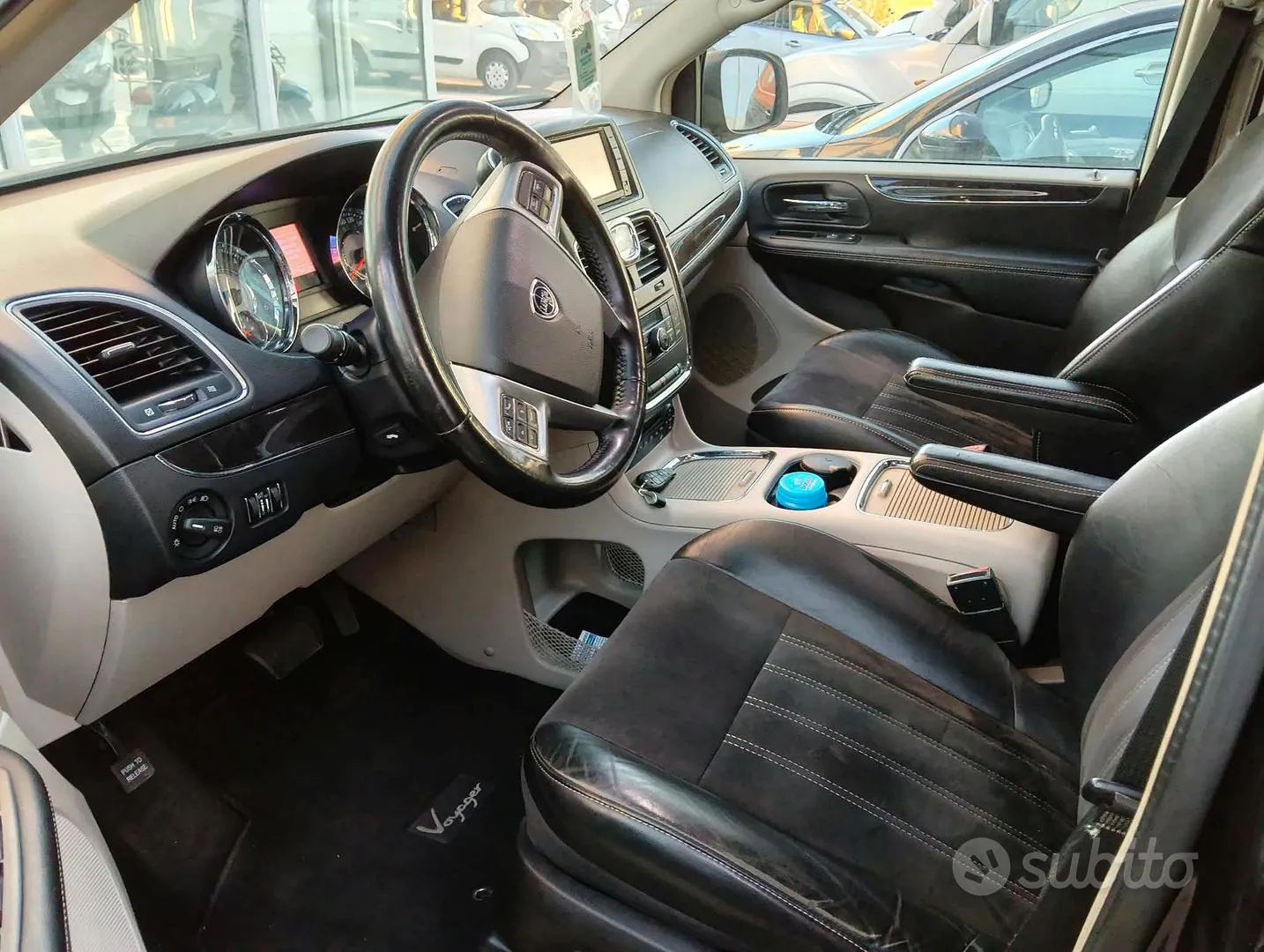 Lancia Voyager 2012 photo 4
