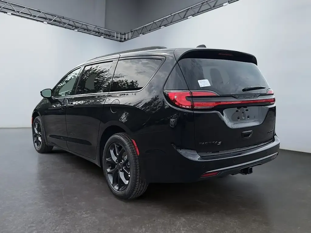 Chrysler Pacifica 2027 photo 5