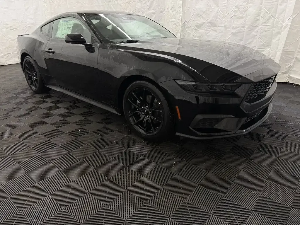 Ford Mustang 2026 photo 2