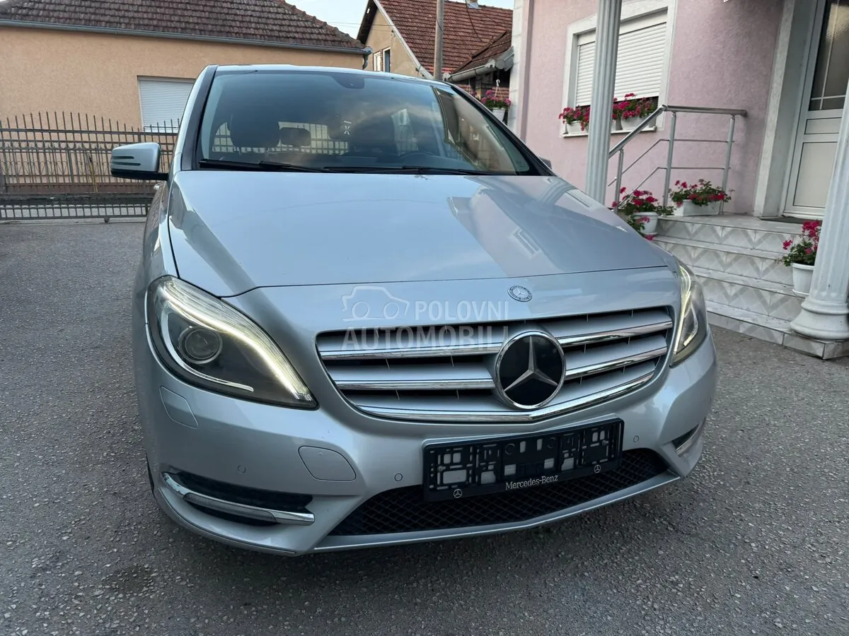 Mercedes-Benz B 200 2012 photo 3
