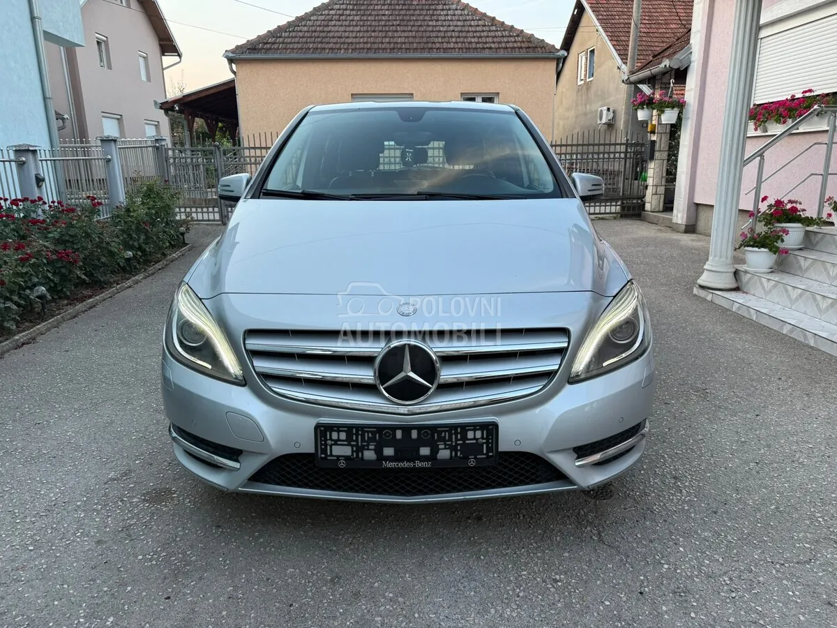Mercedes-Benz B 200 2012 photo 4