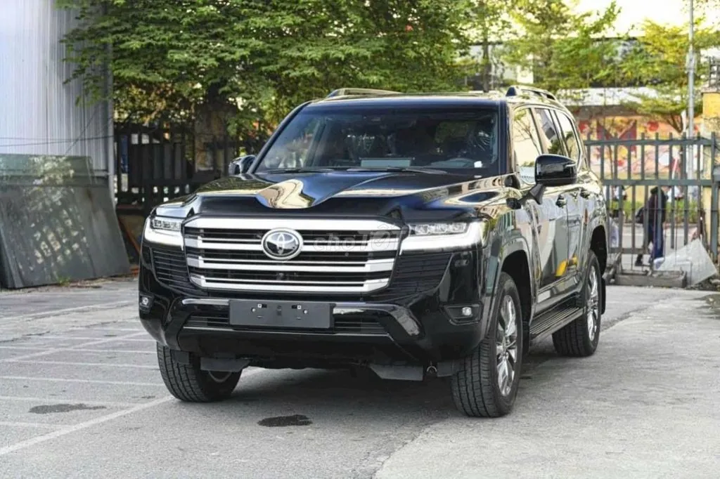 Toyota Land Cruiser Lc300 2026 photo 2