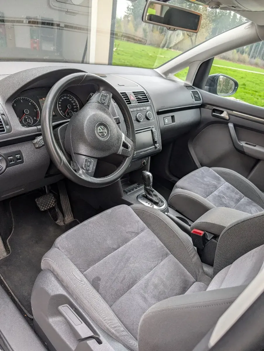 Volkswagen Touran 2013 photo 3
