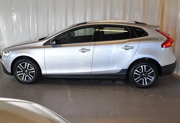 Volvo V40 Cross Country 2018 photo 2