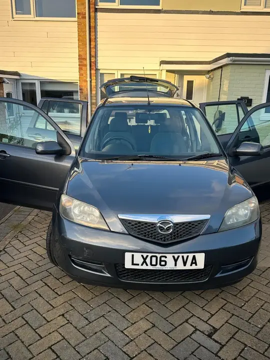 Mazda Mazda2 2006 photo 2
