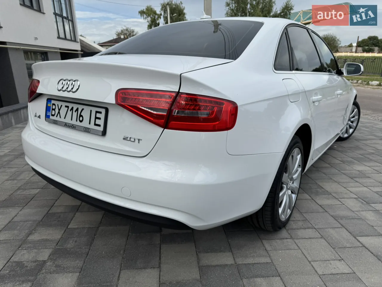 Audi A4 2012 photo 5