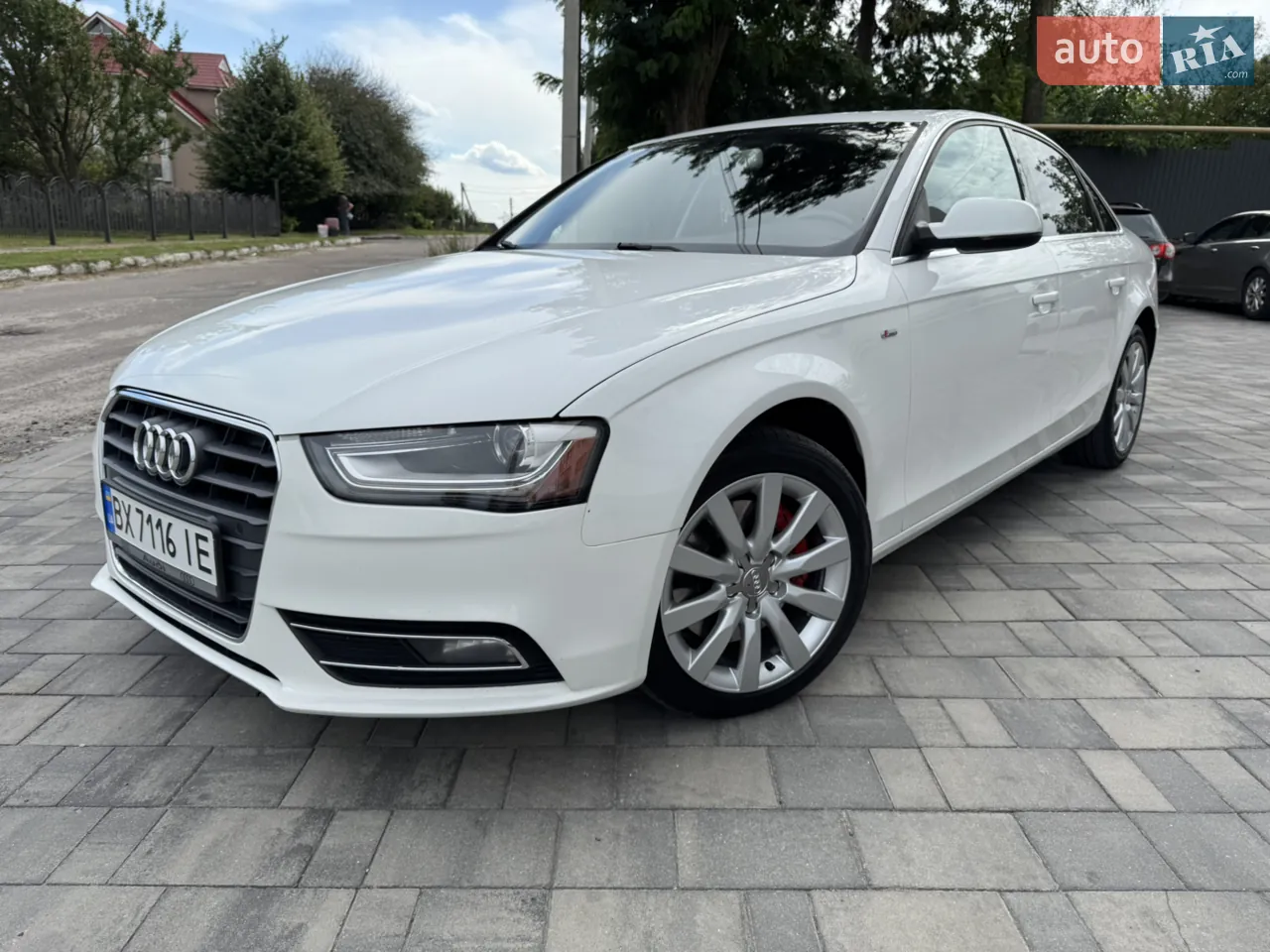 Audi A4 2012 photo 2